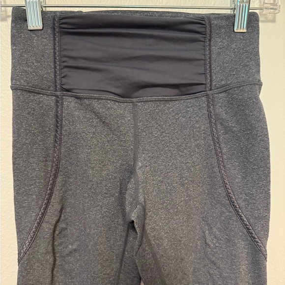 Lululemon Rehearsal Crop Leggings in Heathered Gray Size 2. - Picture 5 of 11